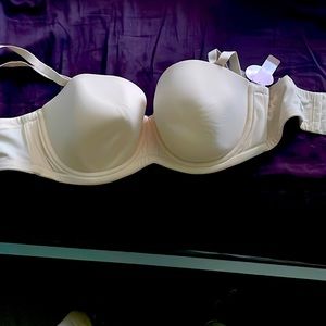 Cacique 40DD bra - can be worn regular or strapless